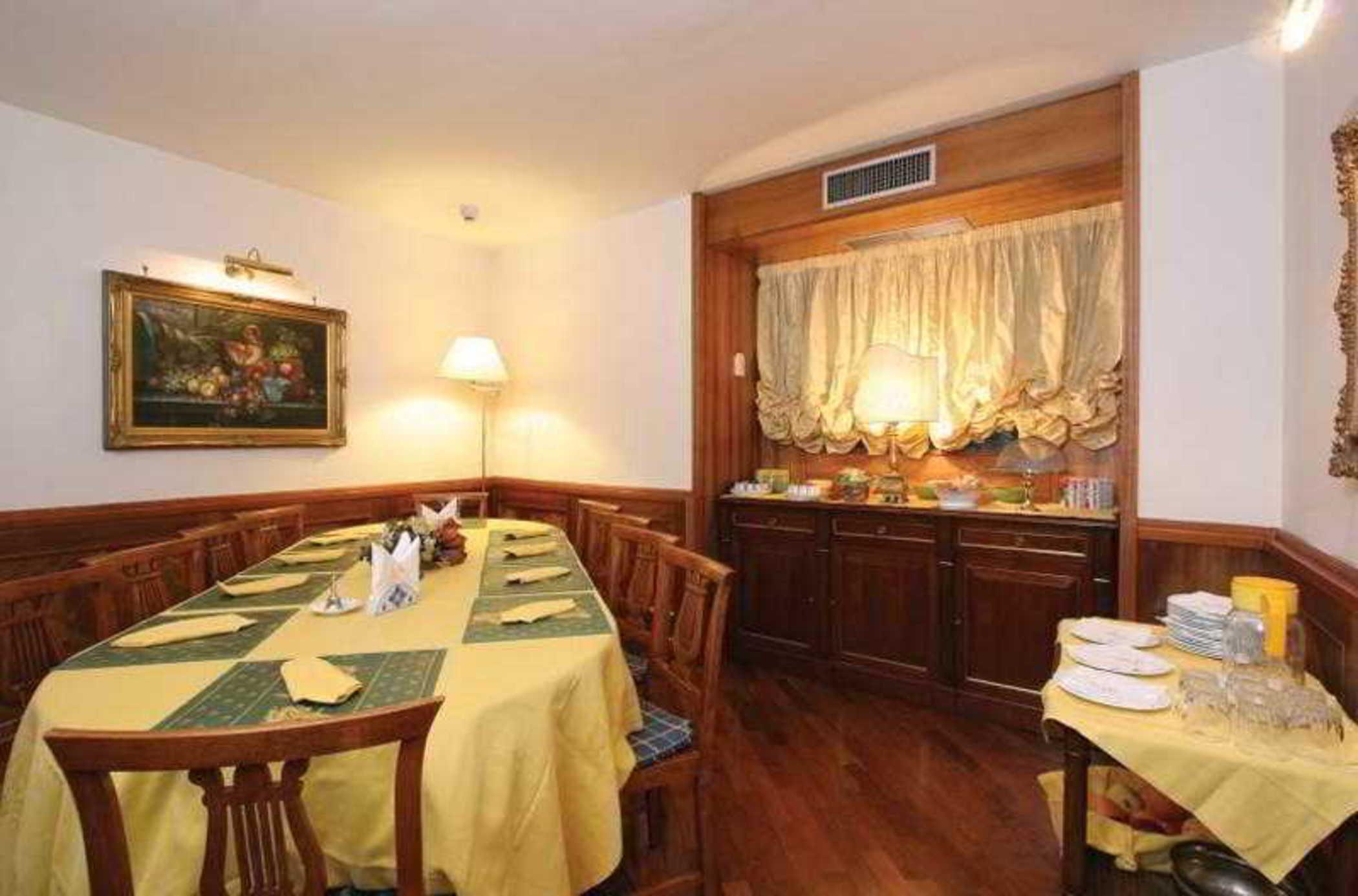 Hotel Suite Ares Naples Restaurant photo