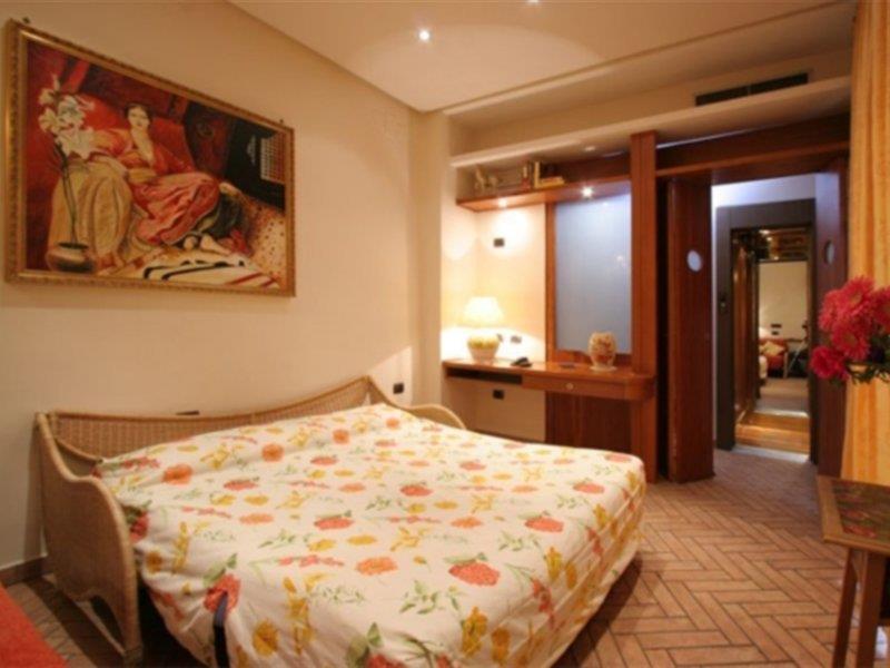 Hotel Suite Ares Naples Room photo